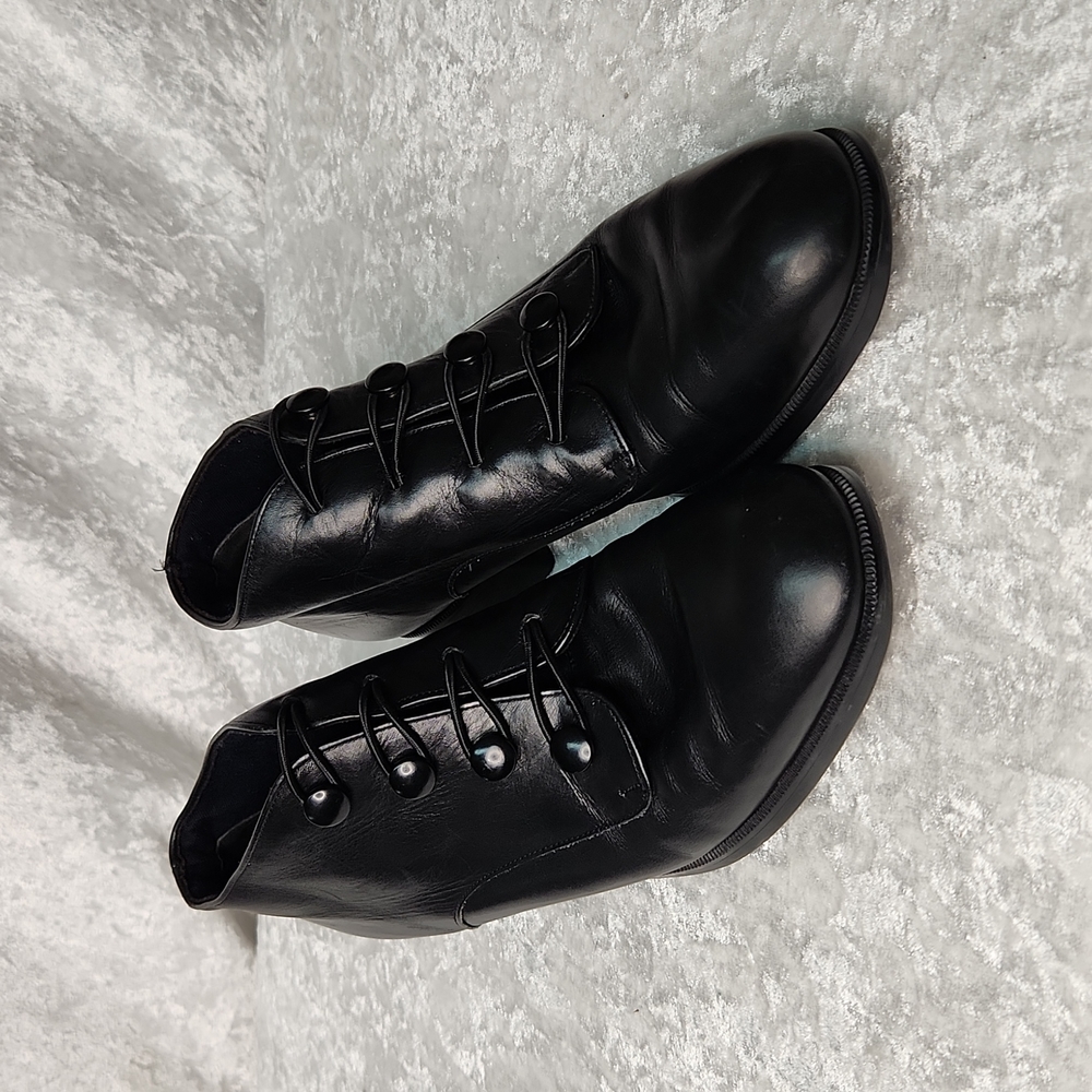 Munro American button up ankle boot